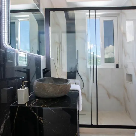 Majestic Villa Yénion